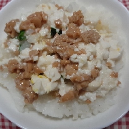 簡単！ヘルシーな豆腐納豆を熱々ご飯にのせて食べました。有難うございました。